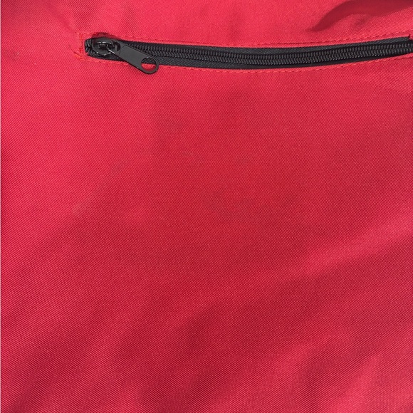 Very unique red nylon bag with huge working zipper accents - Picture 13 of 15